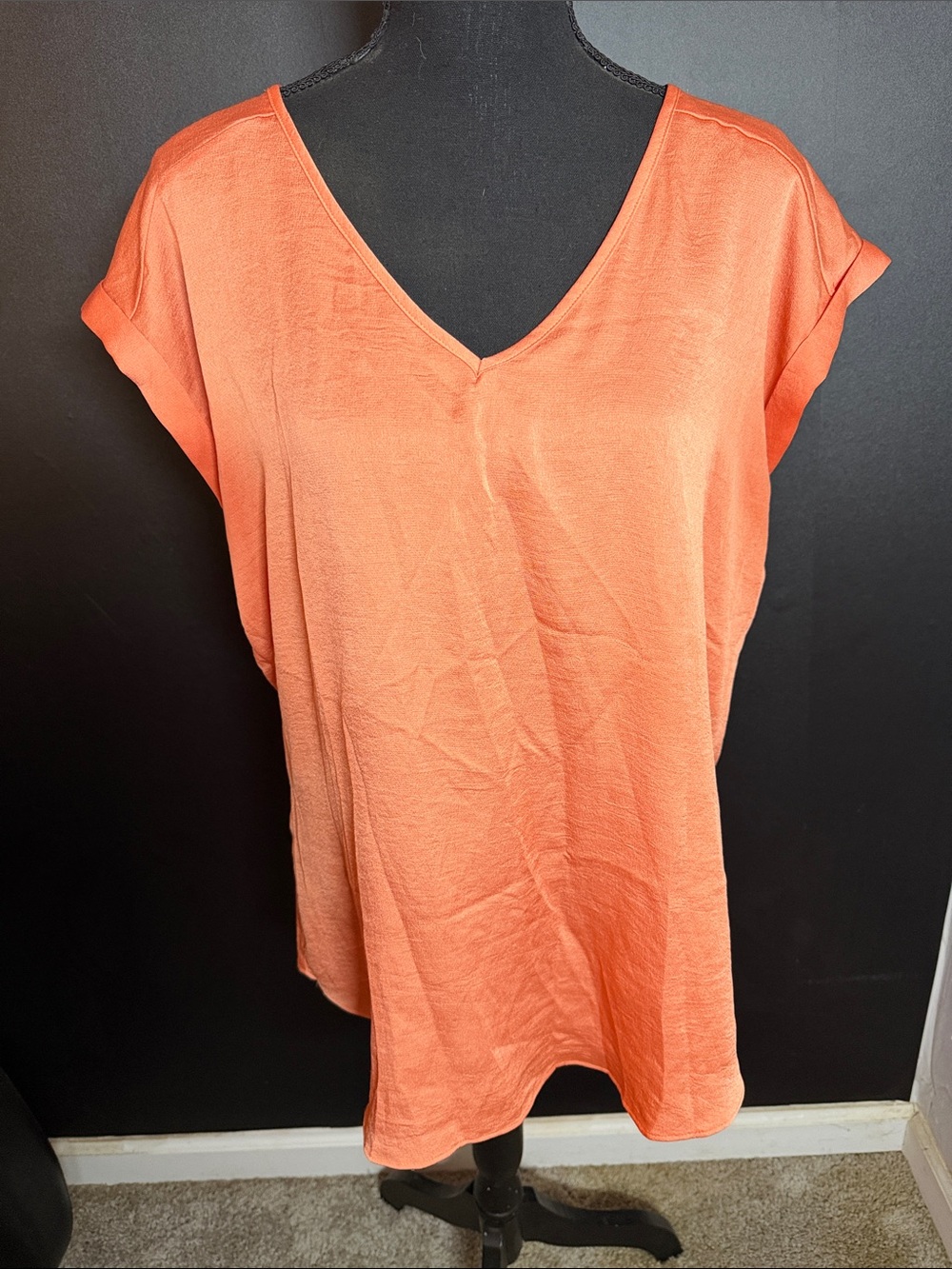 Express Women's V-Neck Short Sleeve Top in Coral Size L